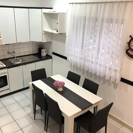 アパート Coric トロギール